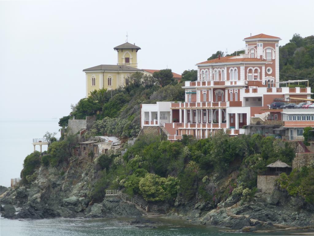 Hotel Leopoldo Castiglioncello Bagian luar foto
