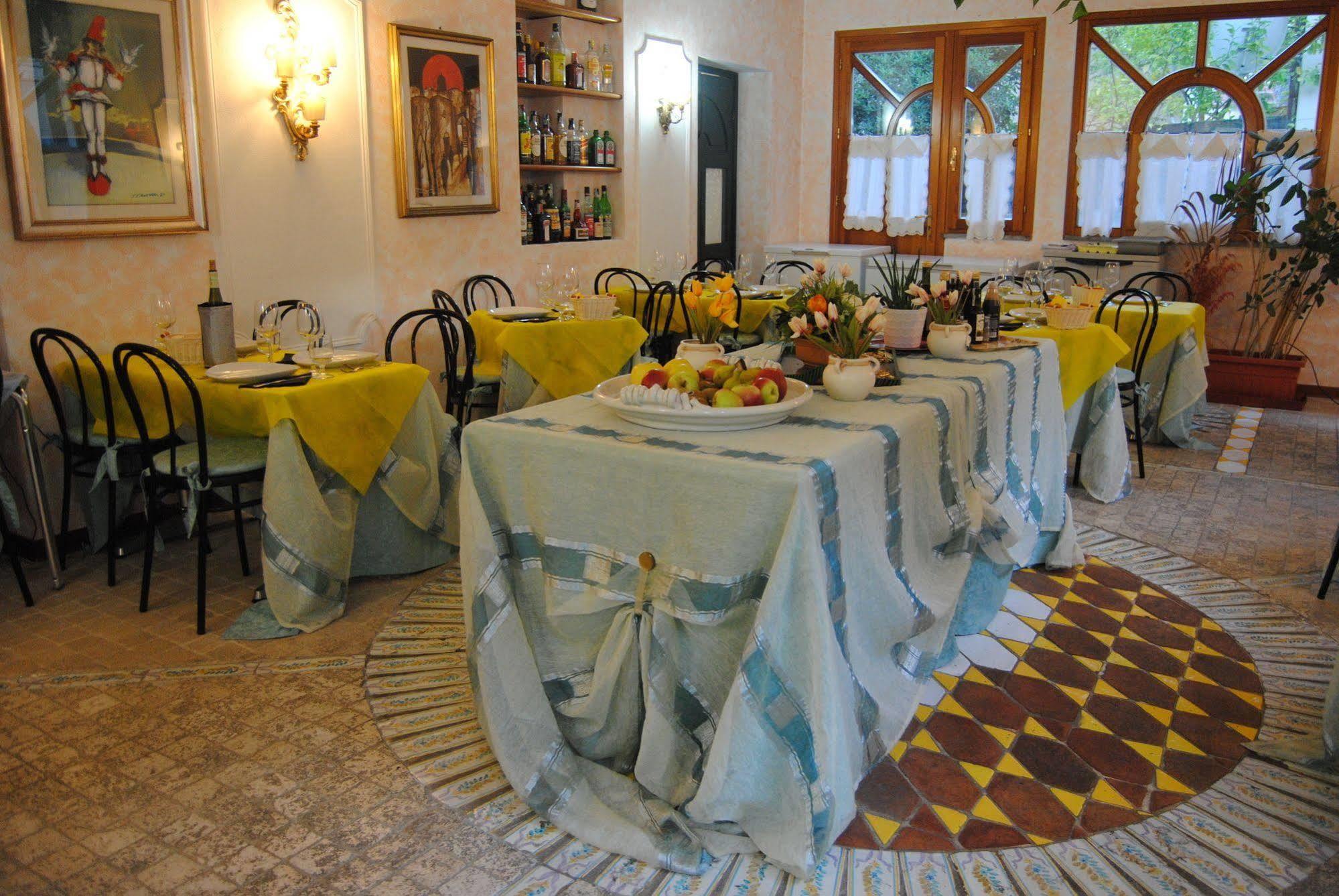 Hotel Leopoldo Castiglioncello Bagian luar foto