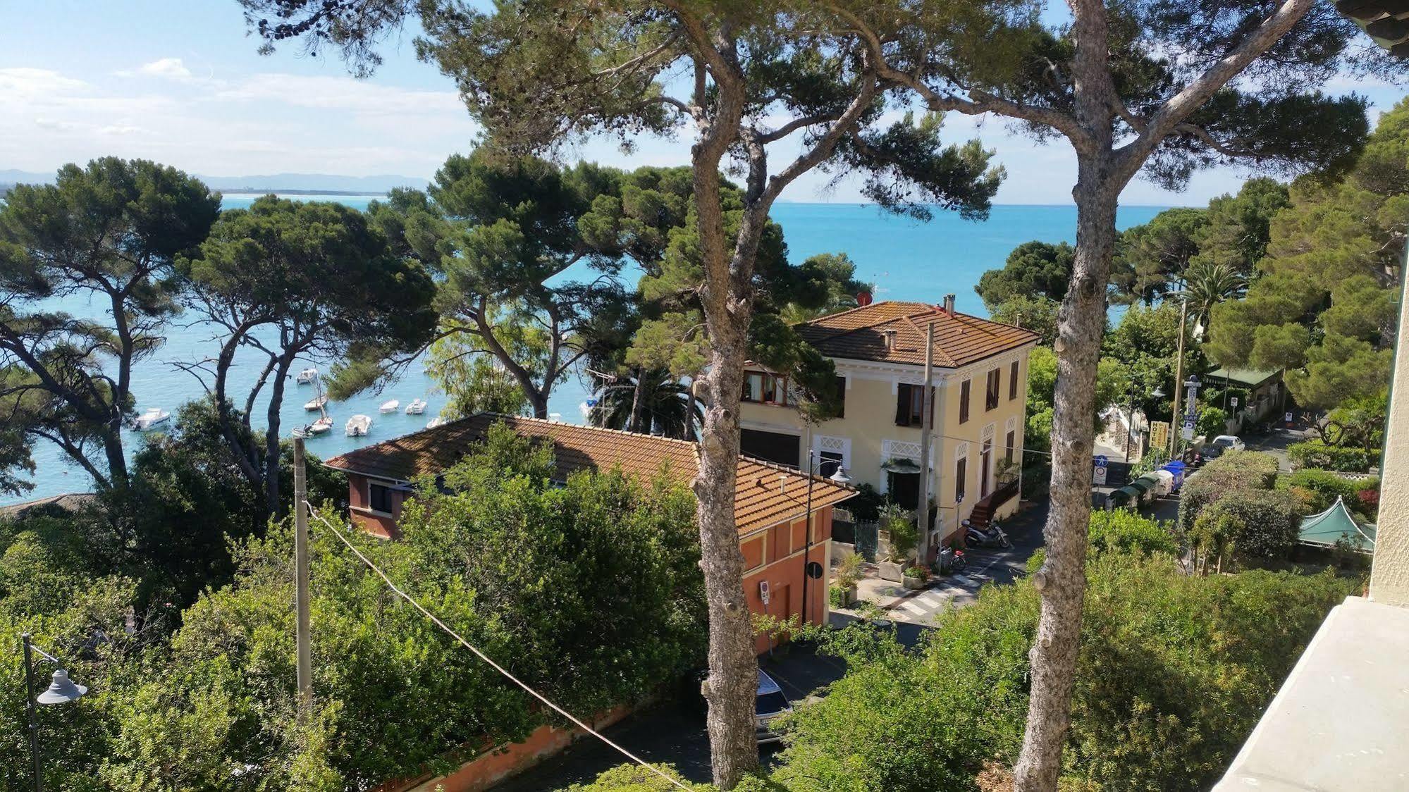 Hotel Leopoldo Castiglioncello Bagian luar foto