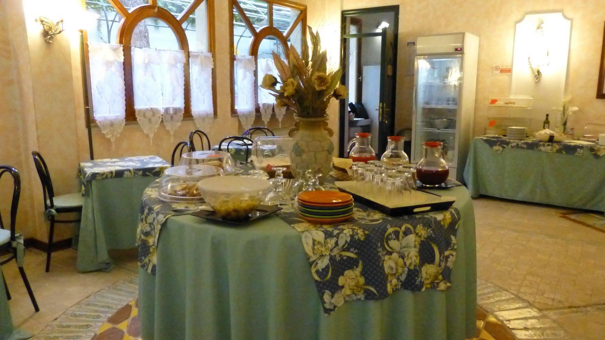 Hotel Leopoldo Castiglioncello Bagian luar foto