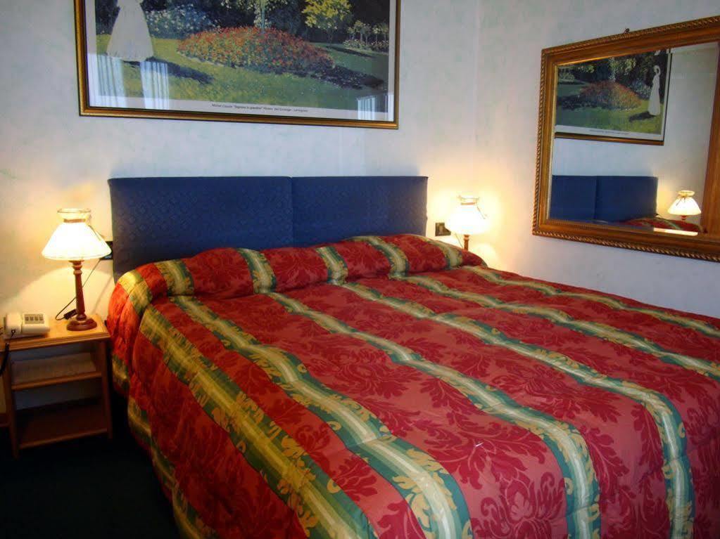 Hotel Leopoldo Castiglioncello Bagian luar foto
