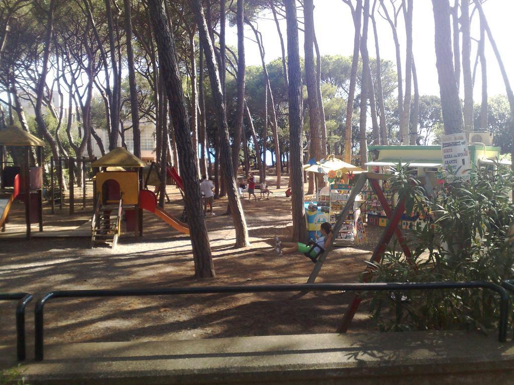 Hotel Leopoldo Castiglioncello Bagian luar foto